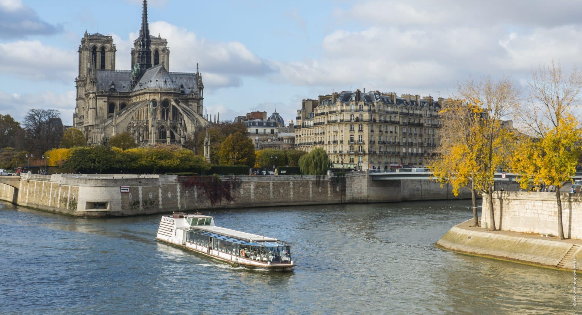 Les différents types de dîner croisière sur la Seine à Paris