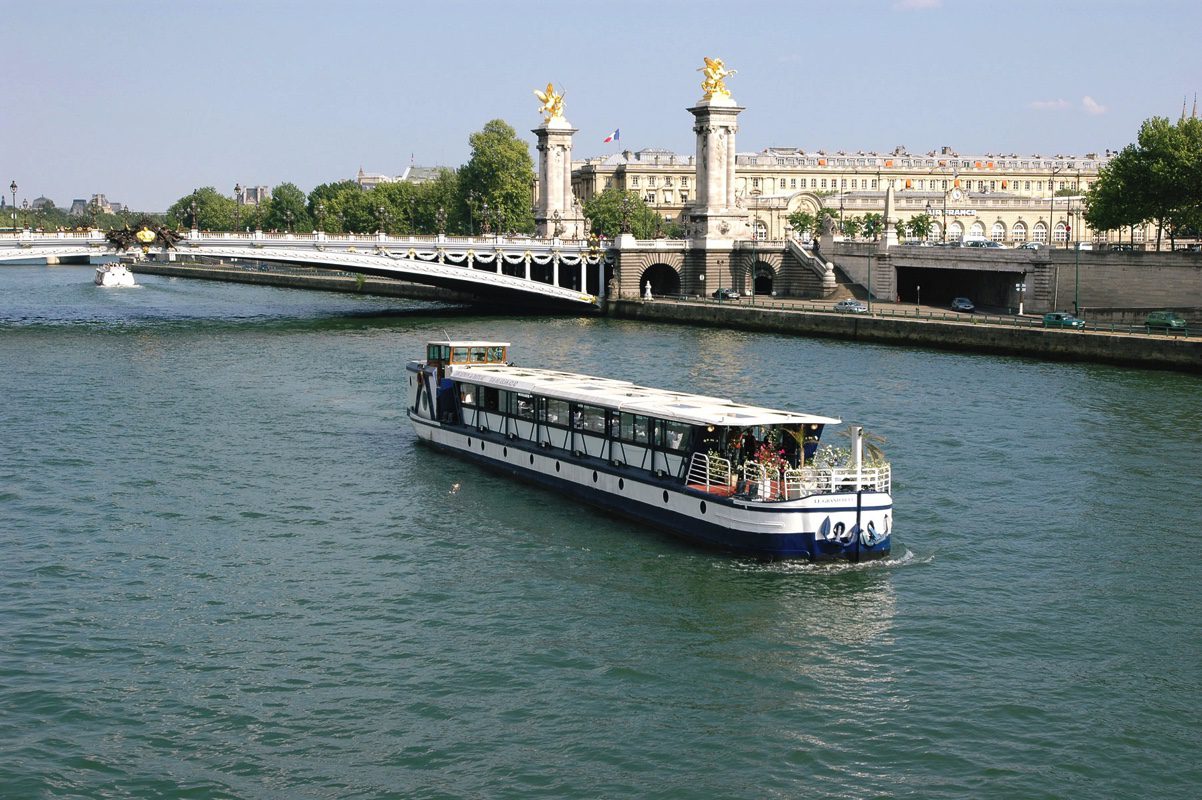 Quel est le meilleur dîner croisière sur la Seine à Paris ?