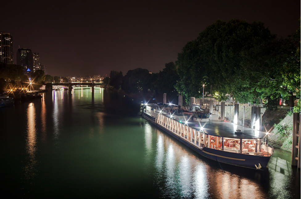 Dîner croisière pas cher à Paris : comment profiter de la Seine à petit prix