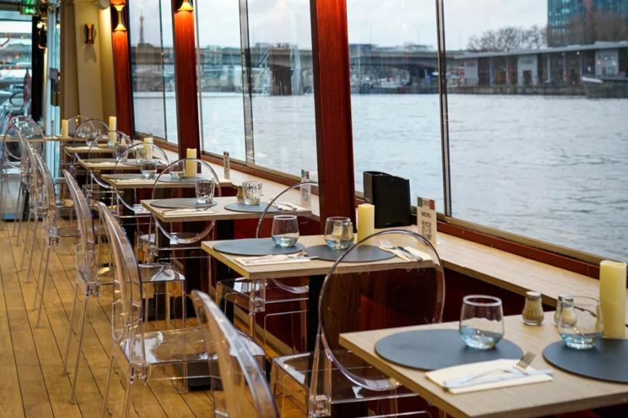 Dîner croisière ou restaurant sur la Seine : quelle expérience choisir ?