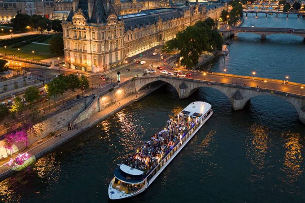 Pourquoi les dîners croisières sont populaires à Paris ?